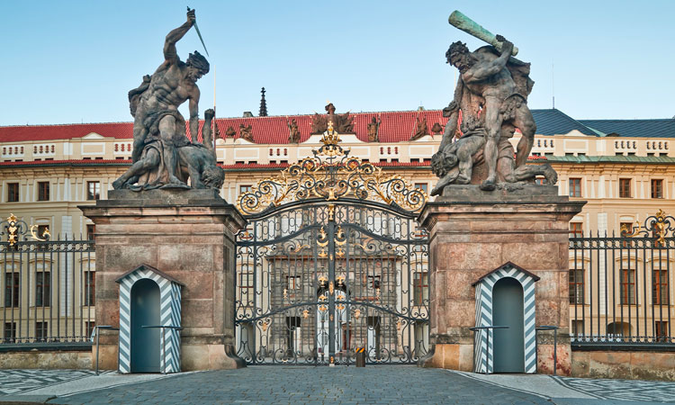 Prag Kalesi Girişi